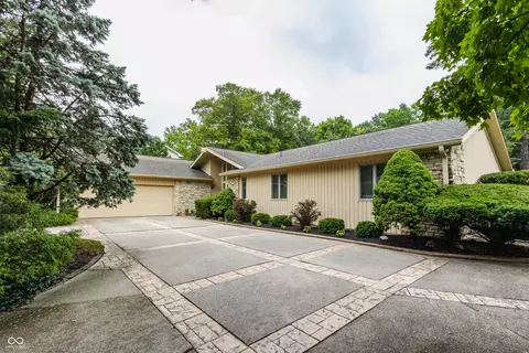 3674 E Carmel Dr, Carmel, IN 46033