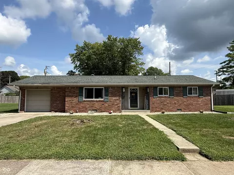 804 Parkview Dr, Rushville, IN 46173