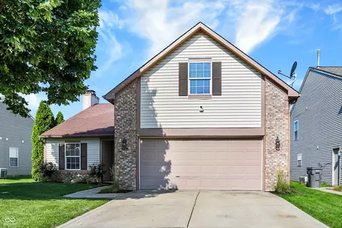 8426 Fort Sumter Dr, Indianapolis, IN 46227