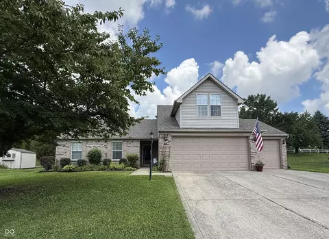 219 Creekview Cir, Mooresville, IN 46158