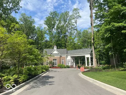 10382 Holliday Farms Blvd, Zionsville, IN 46077