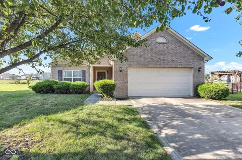 2349 Cole Wood Cir, Indianapolis, IN 46239