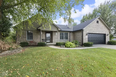1324 Wentworth Ct, Greenwood, IN 46143