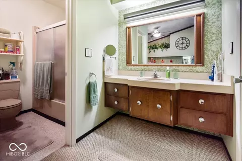 Bath - 1102 Pendle Hill Ave, Pendleton, IN 46064 photo 2 of 3