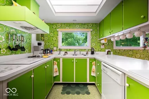 Kitchen - 1102 Pendle Hill Ave, Pendleton, IN 46064 photo 2 of 3