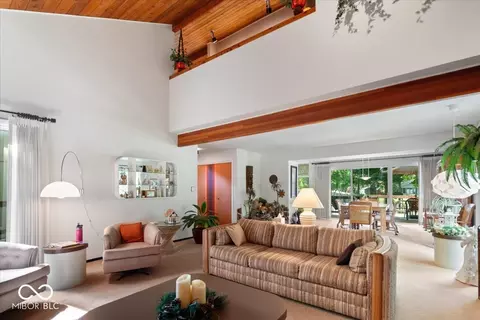 Living - 1102 Pendle Hill Ave, Pendleton, IN 46064 photo 2 of 3