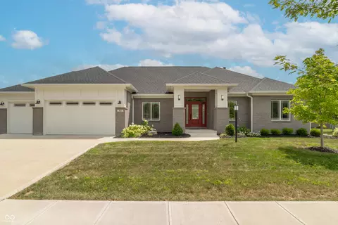 921 Justine Cir E, Indianapolis, IN 46234