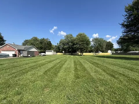 5684 N Vinton Hills Dr, Fairland, IN 46126