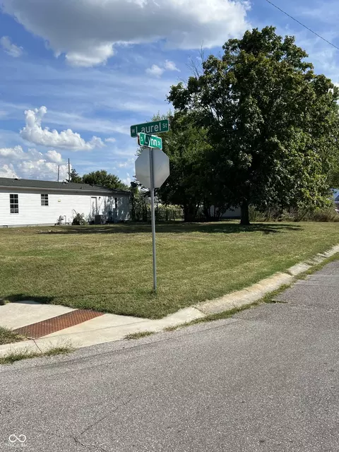 617 W Laurel St, Seymour, IN 47274