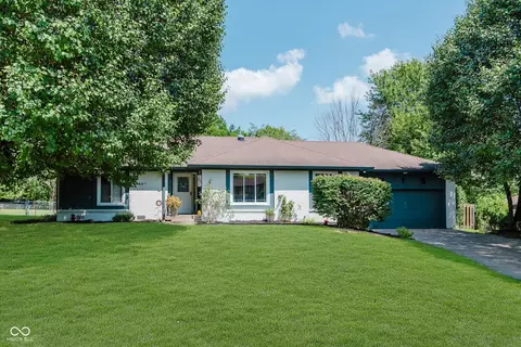 915 Granada Ct, Greenwood, IN 46143