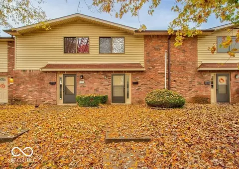 1010 Greenwood Trl E, Greenwood, IN 46142