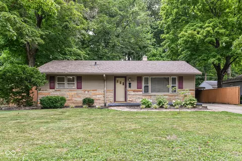 820 W Poplar St, Zionsville, IN 46077