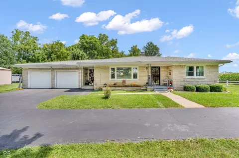 6736 N London Rd, Fairland, IN 46126