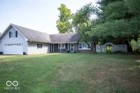 1735 E Lois Ln, North Vernon, IN 47265