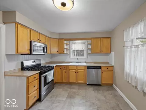 5252 E St Clair St, Indianapolis, IN 46219 photo 12