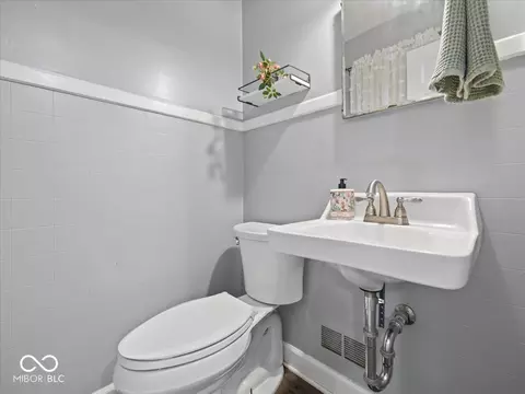5252 E St Clair St, Indianapolis, IN 46219 photo 14