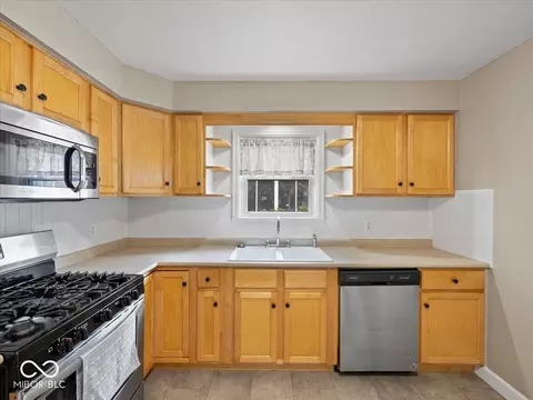 5252 E St Clair St, Indianapolis, IN 46219 photo 11