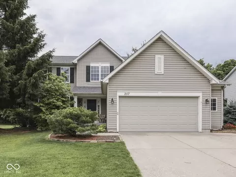 257 Wakefield Dr E, Greenwood, IN 46142
