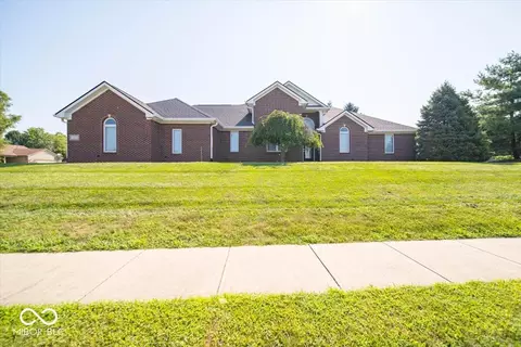843 N Shore Blvd, Franklin, IN 46131