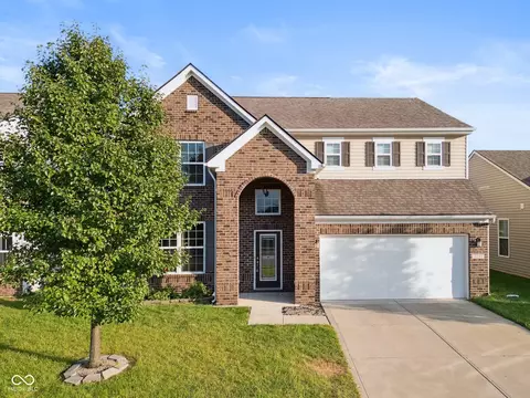 2251 Creek Bank Dr, Columbus, IN 47201
