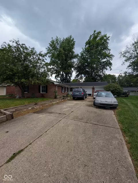 809 Meadowcrest Dr, Anderson, IN 46011