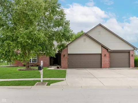 642 Port Dr, Avon, IN 46123