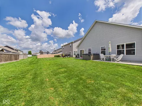Exterior - 1666 Huntzinger Blvd, Pendleton, IN 46064 photo 5 of 7