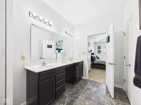 Bath - 1666 Huntzinger Blvd, Pendleton, IN 46064 photo 1 of 6