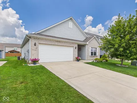 Exterior - 1666 Huntzinger Blvd, Pendleton, IN 46064 photo 3 of 7