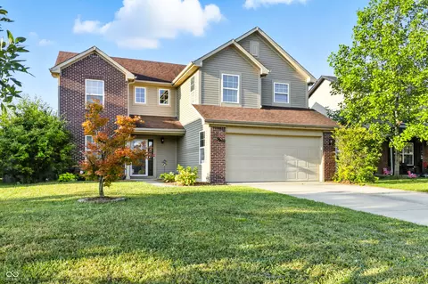 911 Dorothy Dr, Greenfield, IN 46140
