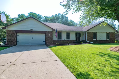 870 Granada Dr, Greenwood, IN 46143