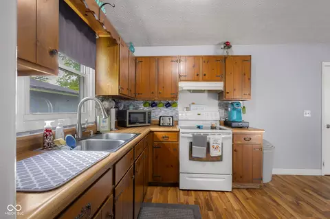Kitchen - 131 Brookside Dr, Hope, IN 47246 photo 2 of 2