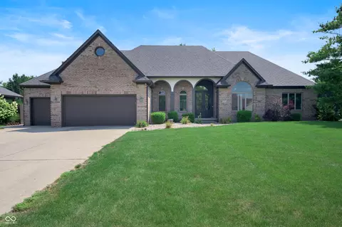 5165 W Pine Bluff Dr, New Palestine, IN 46163