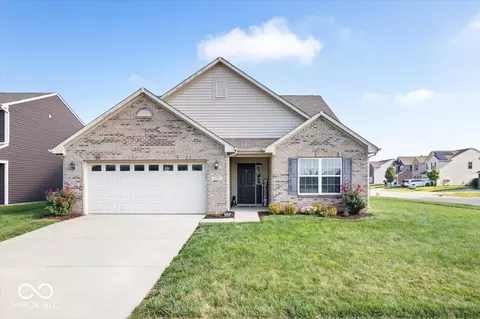 892 Coralberry Ln, Greenwood, IN 46143