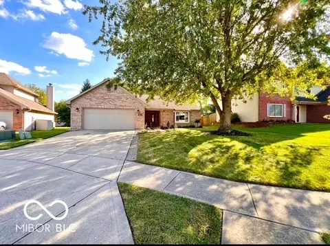 4627 Turfway Ct, Greenwood, IN 46143