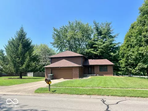792 Whispering Trl, Greenwood, IN 46142