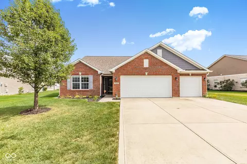 3233 S Courtney Dr, New Palestine, IN 46163