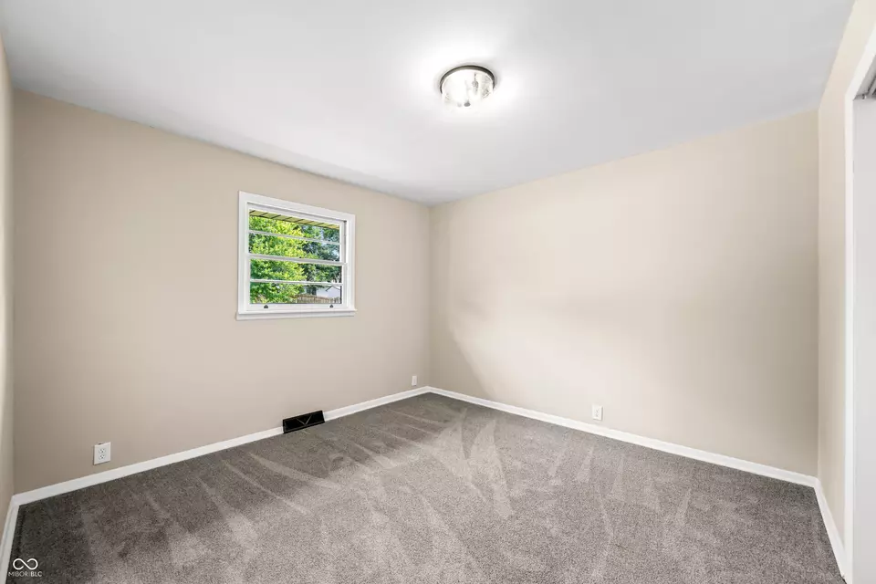 Bedroom - 2230 Sims Dr, Columbus, IN 47203 photo 3 of 4