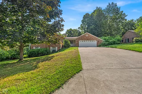 601 Lawnwood Dr, Greenwood, IN 46142