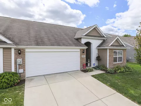 551 Greenwood Trace Dr, Whiteland, IN 46184