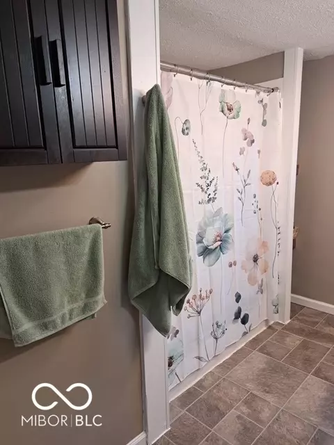 Bath - 3013 Biddle St, Plainfield, IN 46168 photo 3 of 3