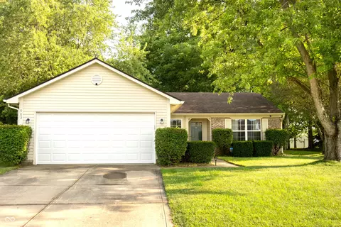 903 Governors Ln, Shelbyville, IN 46176
