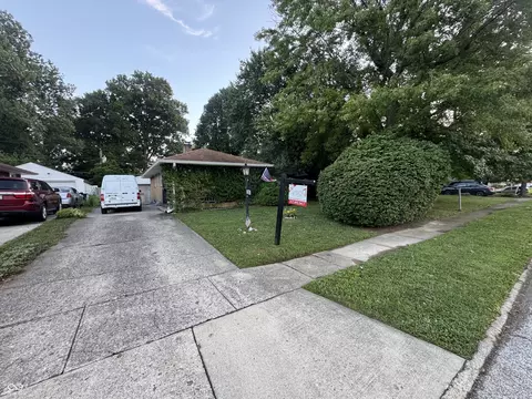 2067 Mann Dr, Beech Grove, IN 46107