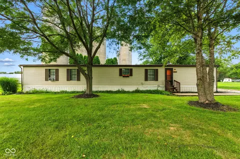 404 E Pike St, Kirklin, IN 46050