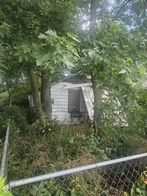 2910 E Ave, New Castle, IN 47362