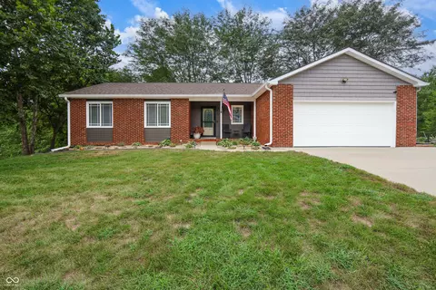 810 Countryside Ln, Columbus, IN 47201