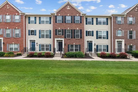 9085 Demarest Dr, Fishers, IN 46038