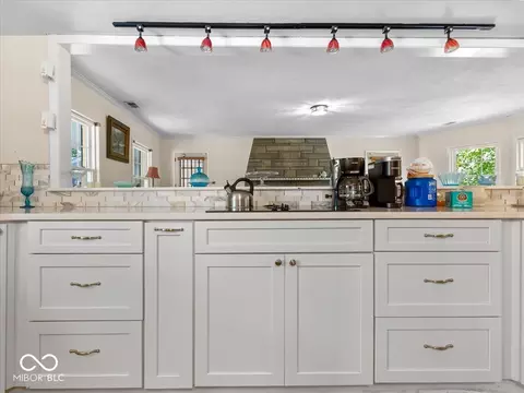 Kitchen - 9271 S 225 E, Flat Rock, IN 47234 photo 5 of 6