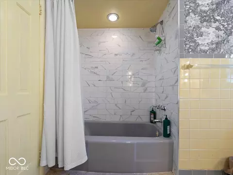 Bath - 9271 S 225 E, Flat Rock, IN 47234 photo 6 of 6