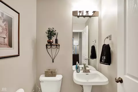 Bath - 11995 Gray Eagle Dr, Fishers, IN 46037 photo 1 of 8
